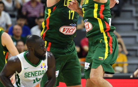 九游会-关于亚特兰大训练开放日，集结日篮板制胜引欢呼，德国杯在即，年轻球员得到机会的信息