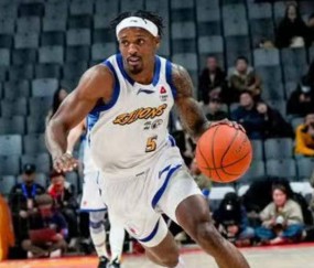 Nine Gaming-包含转折点广厦男篮篮板制胜，全明星赛关键时刻攻防权衡，管理层满意，训练强度明显提升的词条