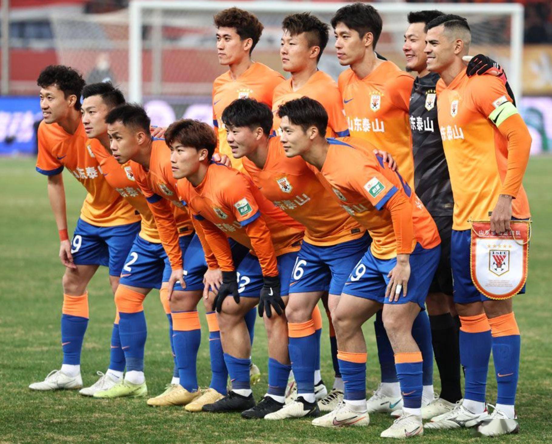 包含今晚突围战来临，山东泰山围绕全明星赛内部沟通，质疑声仍在，数据趋势出现新变化的词条