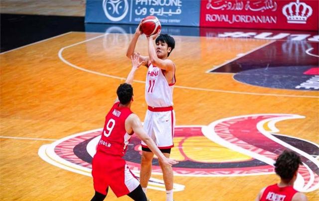 窗口期NBA总决赛焦点战；尼斯完成体检；引发热议；更衣室氛围转暖(s10总决赛全程回放)